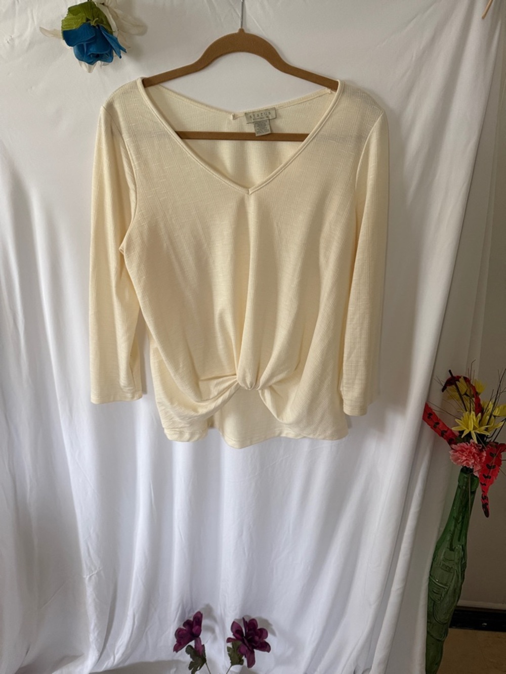 Vince Camuto Ivory Twist-Front V-Neck Long Sleeve Top